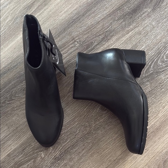 Naturalizer Black Ankle Boots Chunky Heel Waterproof 7 WIDE Leather Booties - Picture 5 of 11